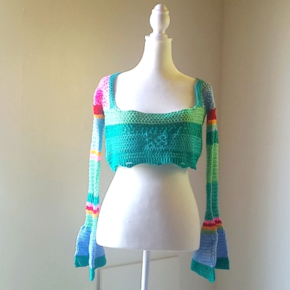 Knitted bell sleeve colorful top